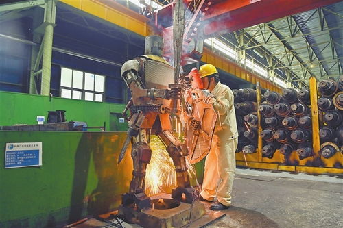 南昌方大特鋼工業旅游景區 鋼鐵工人 巧手造景 圖